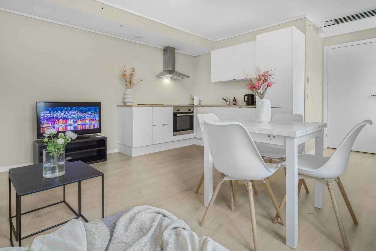 Contemporary City-Apartement With Views Of The Dock! Берген Экстерьер фото